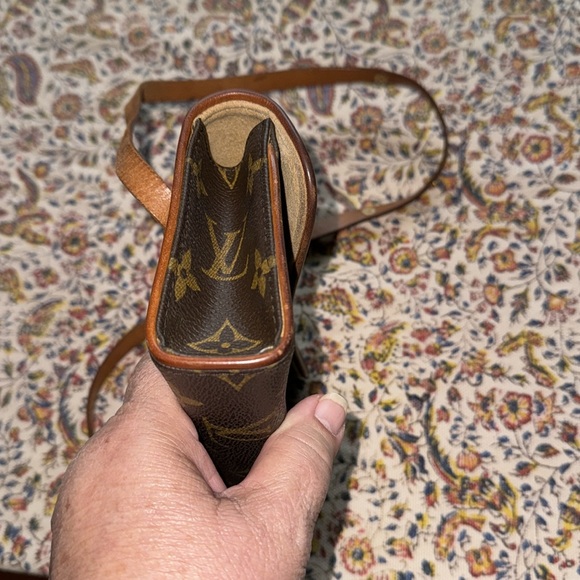 Louis Vuitton waist bag - Picture 6 of 9